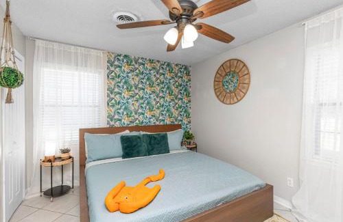 Fort Walton Beach Casa | Pickleball Pets Ping-Pong Fire Pit 2m to Beach