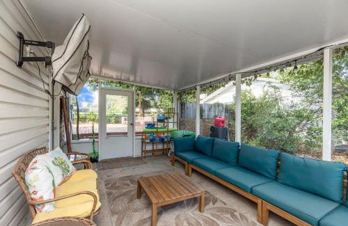 Fort Walton Beach Casa | Pickleball Pets Ping-Pong Fire Pit 2m to Beach