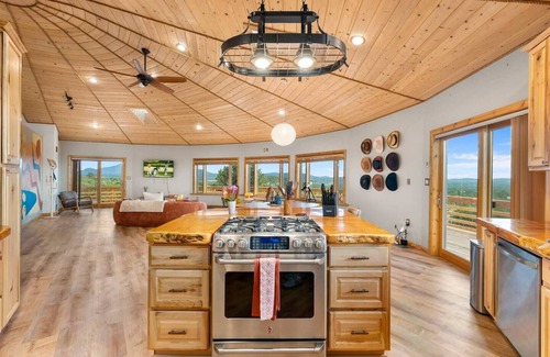 Williams Casa | Pickleball Retreat| Stargazing| Jacuzzi| Game Room