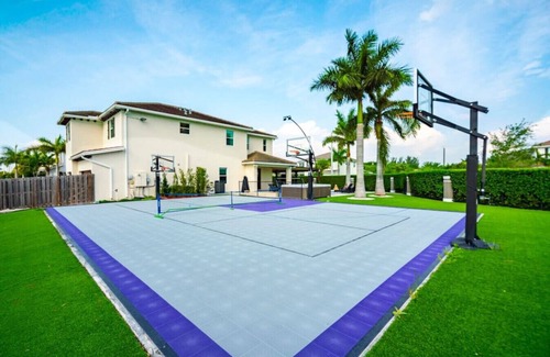 Ludlam Casa | Pickleball/Soccer Field/Pool