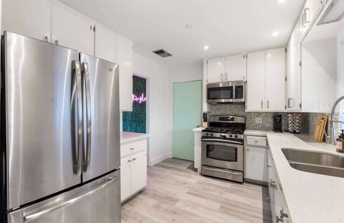 Bel Air Casa | Pickleball | Sparkling Pool | Mini Putt | Sleeps14
