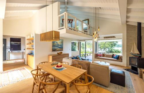 Surfdale Casa | Picnic Bay Hideaway - Be My Guest Waiheke