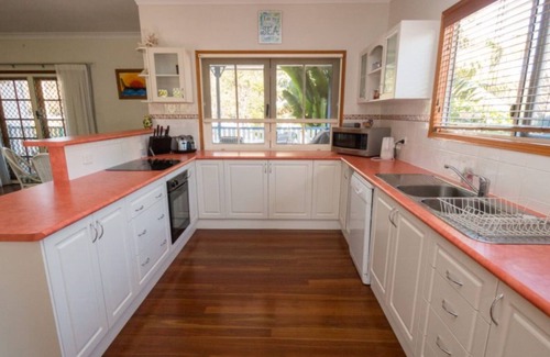 Picnic Bay Casa | Picnic Cottage, Picnic Bay Magnetic Island