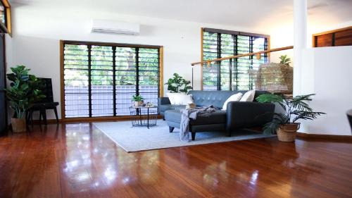 Picnic Bay Casa | Picnic House, Luxurious Tropical House