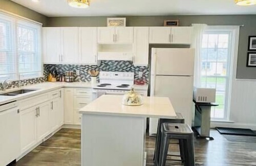 Prince Edward Casa | Picton Retreat | Serene, Stylish & Great Amenities