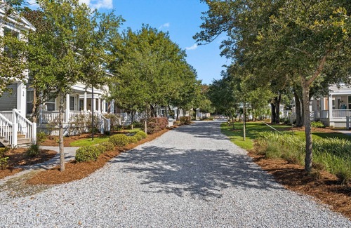 Ocean Springs Cabaña | Picture book community in Downtown
