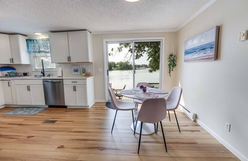 Colonial Beach Casa | Picture Perfect Waterfront in town Sleeps 6 Expansive Outdoor dining area