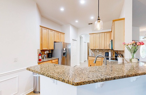 Fleming Island Casa | Picture-perfect getaway with saltwater pool, outdoor bar, grill & soaking tub