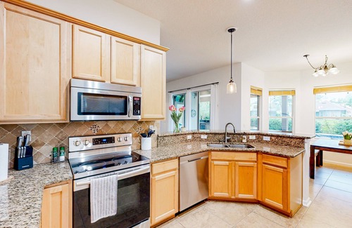 Fleming Island Casa | Picture-perfect getaway with saltwater pool, outdoor bar, grill & soaking tub