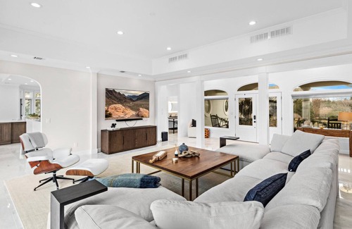 Monmouth Beach Casa | Picture Perfect Monmouth BEACH HOUSE on the Water!