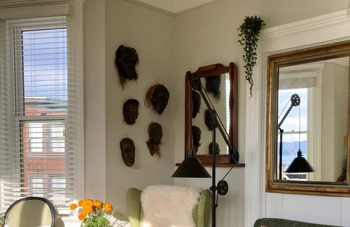 Telegraph Hill Apartamento | Picture Postcard North Beach Apartment with Stunning Views of Golden Gate Bridge
