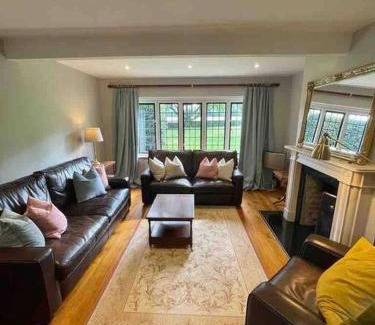 Stedham Casa | Picturebook cottage on prestigious polo estate