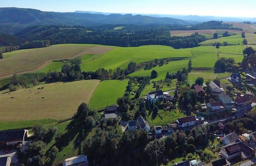 Lichtenhain Apartamento | Espacioso apartamento en Lichtenhain con estanque