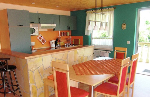 Lichtenhain Apartamento | Picturesque Apartment in Lichtenhain with Pond