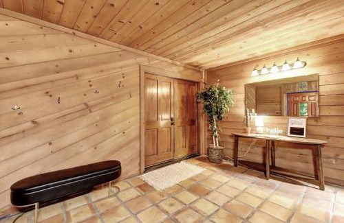 Nevada City Casa | Picturesque Cabin Hot Tub