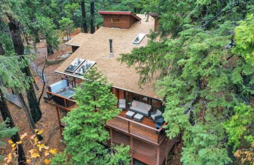 Nevada City Casa | Picturesque Cabin Hot Tub