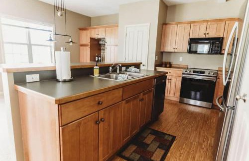 Chief Golf Cottages Villa | Picturesque Condo perfect for Golf, Families, Pools and Lake vacation