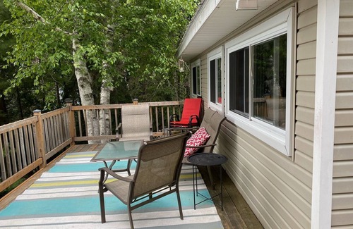 Feronia Cabaña | Picturesque Cottage w/ hot tub on Trout Lake