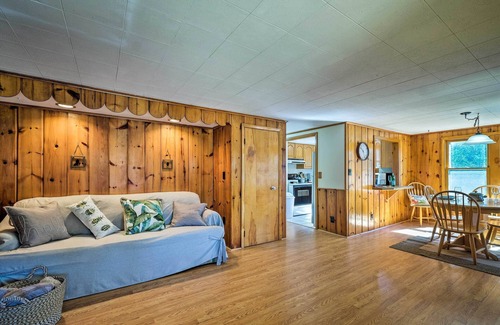 Hinsdale Cabaña | ¡NUEVO! Encantadora casa de campo de Berkshires en el lago Ashmere