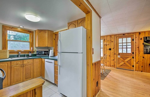 Hinsdale Cabaña | ¡NUEVO! Encantadora casa de campo de Berkshires en el lago Ashmere