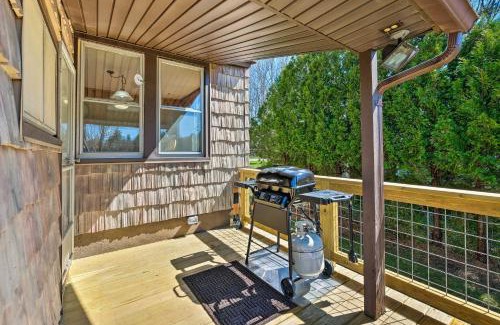 Hinsdale Casa | Picturesque Cottage with Sunroom on Ashmere Lake!