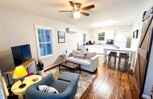 Lafayette Casa | Picturesque Cozy Cottage with Fire Pit Space in Louisiana