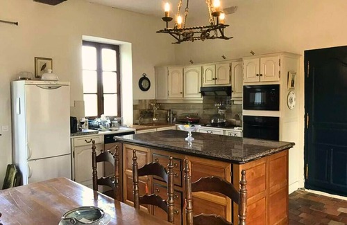Pellegrue Casa | Picturesque Family/Golf Oasis: Pool, Snooker, View