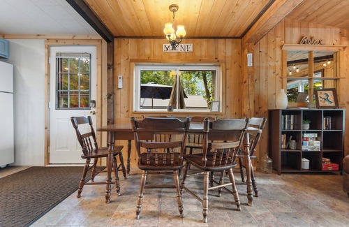 Portage Lake Cabina | Picturesque Family Lake Side Cabin