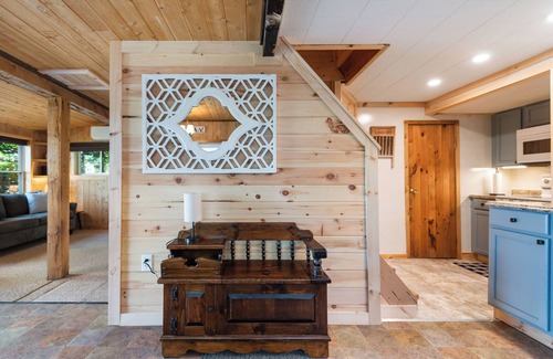 Portage Lake Cabina | Picturesque Family Lake Side Cabin