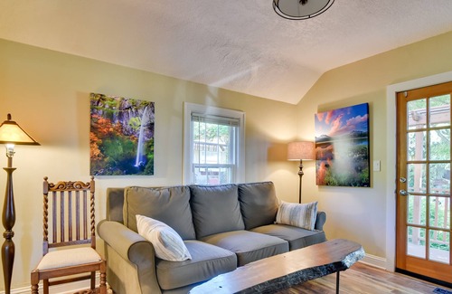 Far West Casa | Picturesque ‘Hoffman Woods Estate’ on Vineyard!
