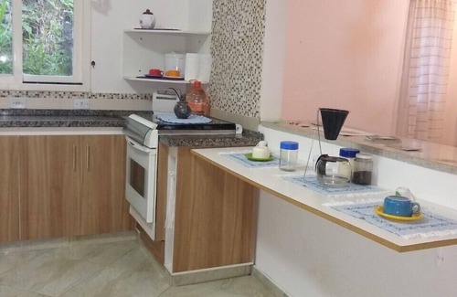Mairipora Cabaña | Acogedora casa amarilla