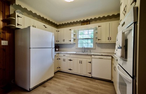 Church Street Casa | Picturesque Lake Side Home close to the city