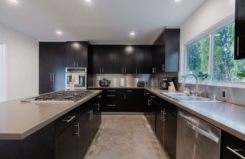 Studio City Casa | Picturesque Laurel Canyon Home w/Heated Pool/Spa