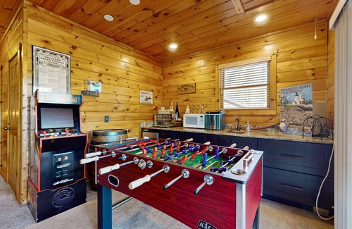 Necowa Cove Cabina | Picturesque log cabin in Aska adventure area w/access to Lake Blue Ridge