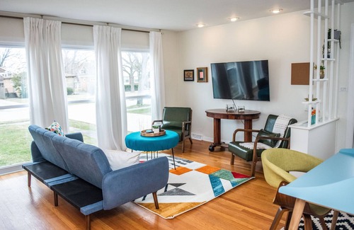 Highland Park Casa | Picturesque! Mid Mod Home - 20min from Chicago!