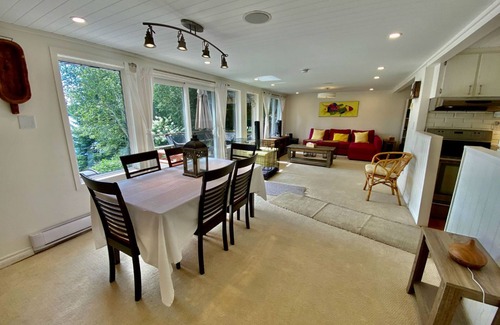 Dorset Cabaña | Picturesque Paint Lake Cottage, Muskoka