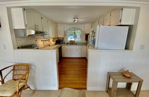 Dorset Cabaña | Picturesque Paint Lake Cottage, Muskoka