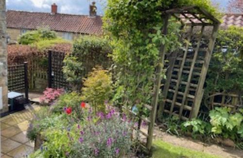 Ampleforth Casa | Picturesque Stone Cottage in the Heart of North Yorkshire Village - Hideaway Cottage
