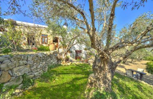 Zerviana Casa | Picturesque Traditional Stone House