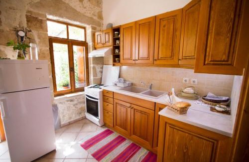 Zerviana Casa | Picturesque Traditional Stone House