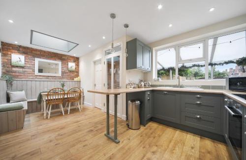 Pontrilas Apartamento | Picturesque Victorian Cottage