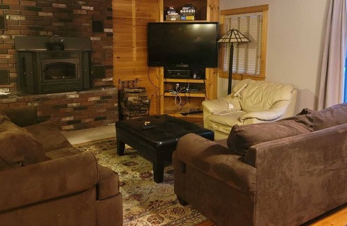 Wardsboro Casa | Picturesque Vt home w/double lvl wrap around deck