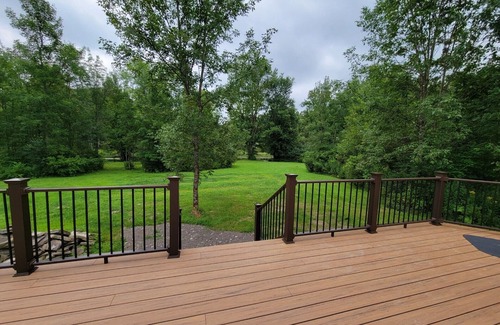Hartwick Cabina | Picturesque Waterfront Log Cabin