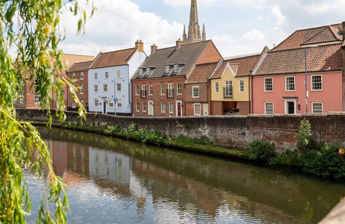 Norwich Cabaña | Picturesque water front cottage in the heart of Norwich city centre