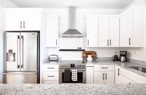 Batesville Apartamento | Piedmont Place 301| Lux Vineyard & Brewery Getaway in the Heart of Crozet | Pet Friendly