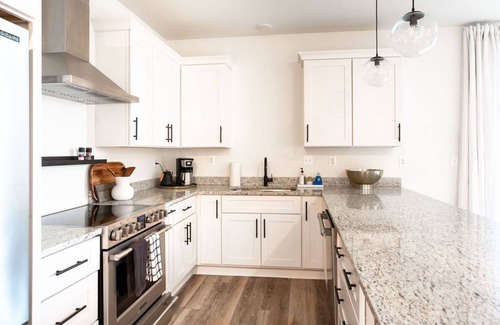 Batesville Apartamento | Piedmont Place 301| Lux Vineyard & Brewery Getaway in the Heart of Crozet | Pet Friendly