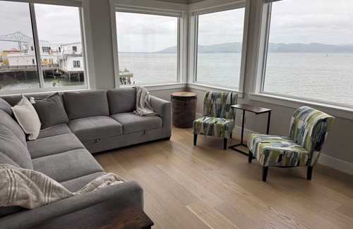 Astoria Apartamento | Pier 11-VISTA….2nd Story Apartment with Panoramic views of the Columbia River!