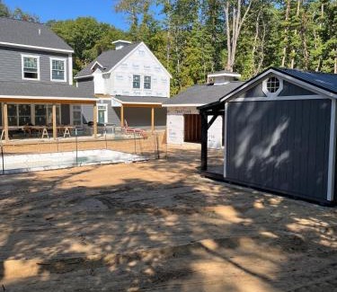 Fennville Casa | Pier Cove Estate - Pool Pickleball ADA-Friendly Luxury Getaway