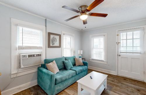 Kure Beach Casa | Pier View Cottage Unit 1