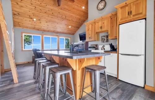 Kincardine Cabaña | PIER280 - Lakefront Beauty, Private Lake Access